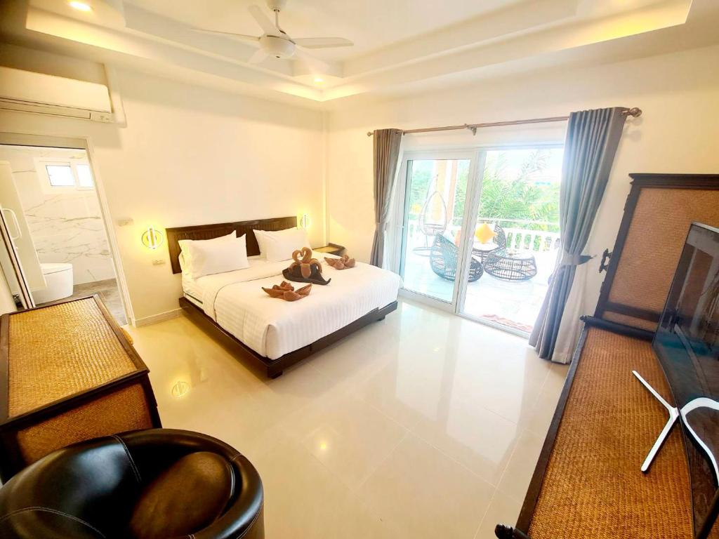 Postel nebo postele na pokoji v ubytování IZZYLAND Luxury Pool Villa Pattaya Walking Street 5 Bedrooms