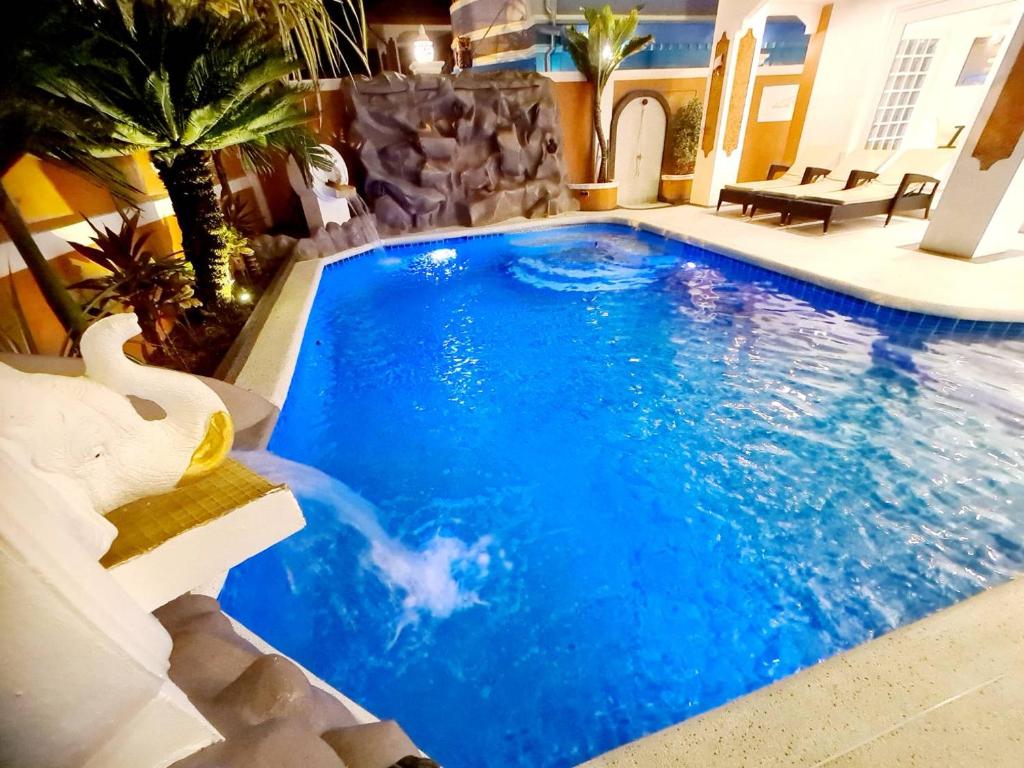 Bazén v ubytování IZZYLAND Luxury Pool Villa Pattaya Walking Street 5 Bedrooms nebo v jeho okolí