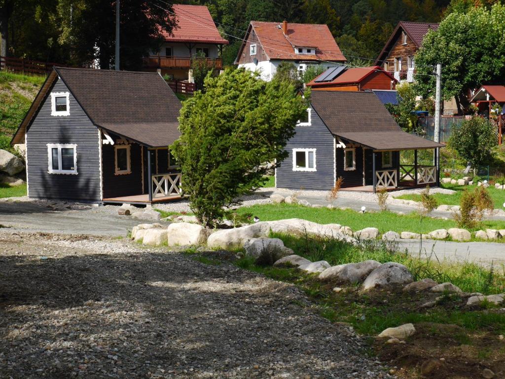 a group of houses in a village with rocks at Dziedziniec Karkonoszy in Podgórzyn