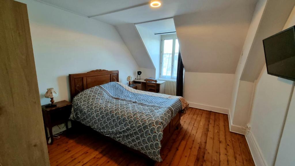 Postel nebo postele na pokoji v ubytování Le 3 Rue de Fontenay
