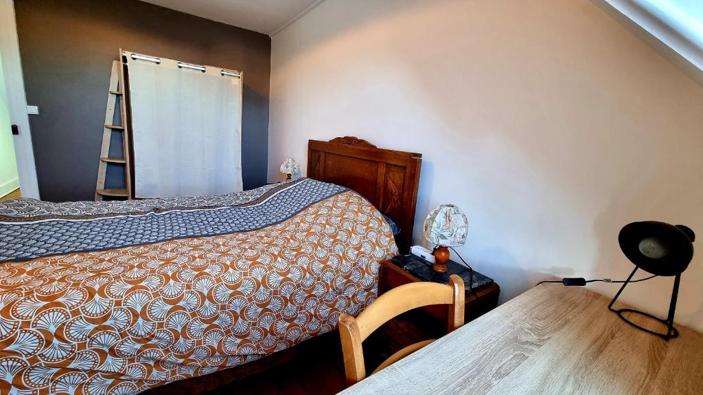 Postel nebo postele na pokoji v ubytování Le 3 Rue de Fontenay