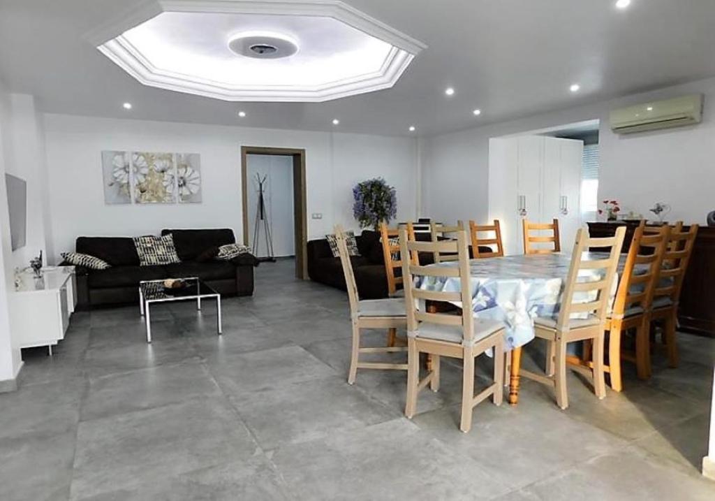 Posezení v ubytování Villa Luxueuse HIVA OA à 3 min à pied de la plage