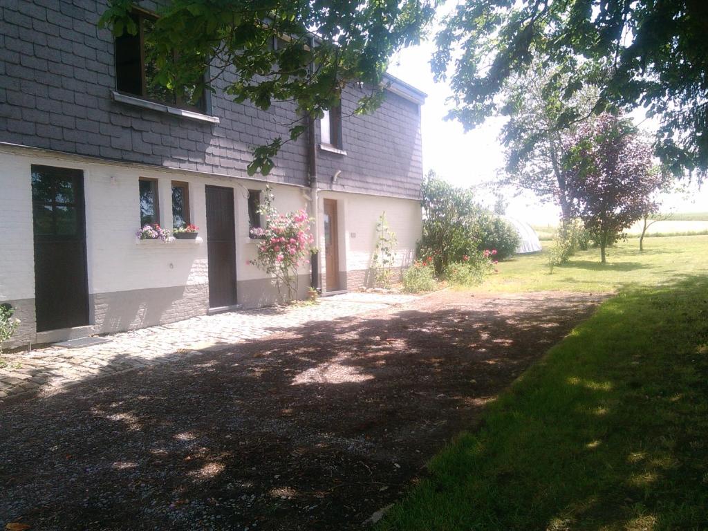 a house with a driveway in front of it at Gîte aux prés de mon père in Vresse-sur-Semois