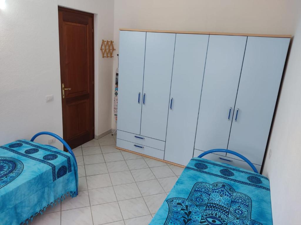 A bed or beds in a room at Appartamento a La Caletta