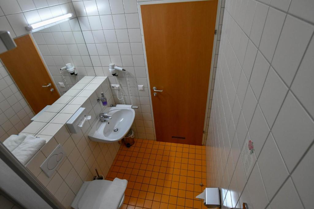 Koupelna v ubytování Motel55 - nettes Hotel mit Self Check-In in Villach, Warmbad