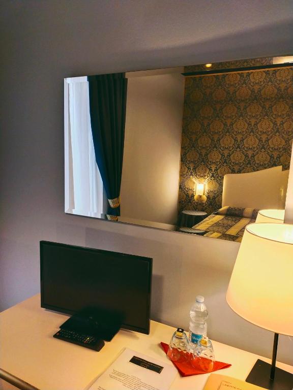TV a/nebo společenská místnost v ubytování LAERTE PALACE HOTEL