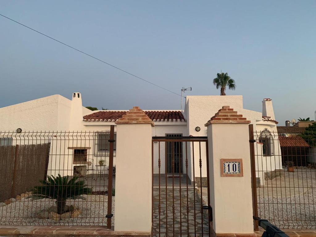 CHALET CON PISCINA PRIVADA - Casa De 3 Quartos