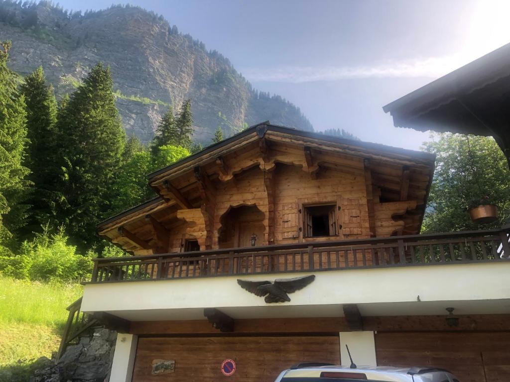 a building with a balcony with a bird on it at Chalet Dufour in Morzine