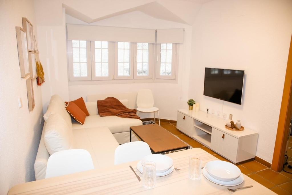Apartamentos Arttyfal con parking y wifi by SURYNIEVE - Luxe Appartement Met Parkeren