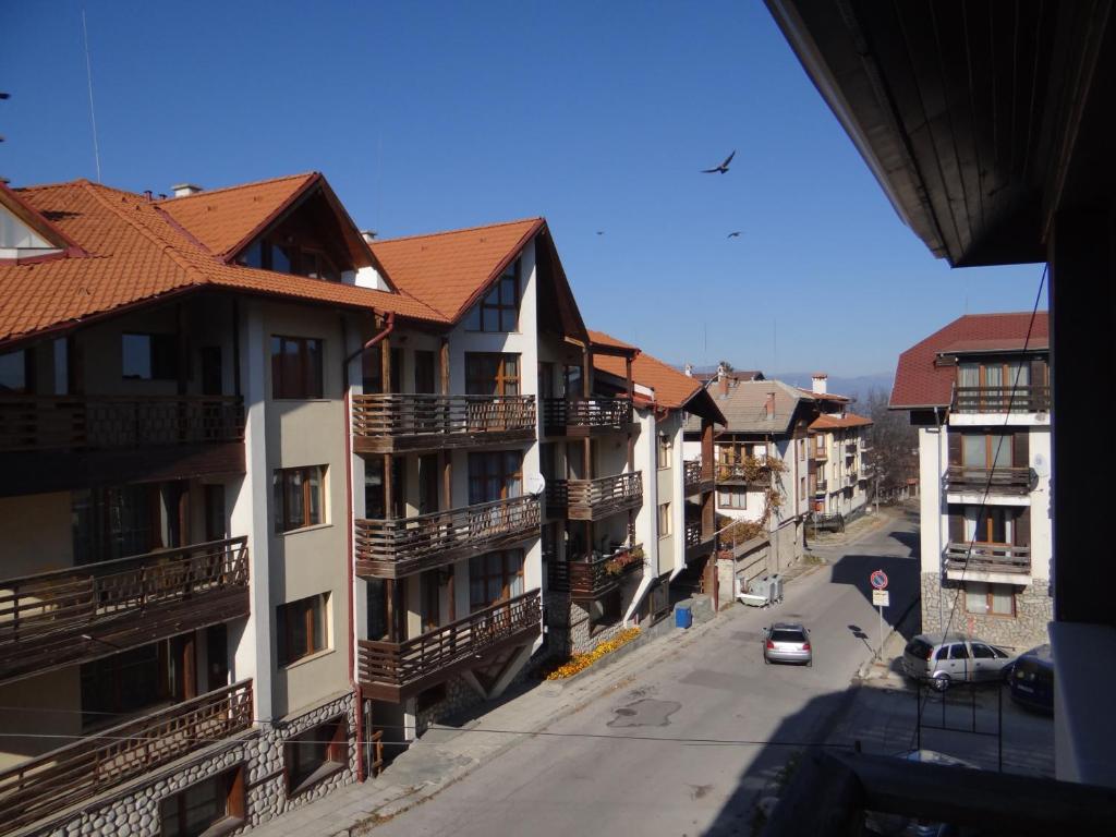 バンスコにあるBansko Ski Apartmentの建物のある街並み