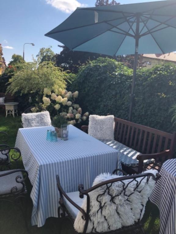 Zahrada ubytování Pension a restaurace Filip II