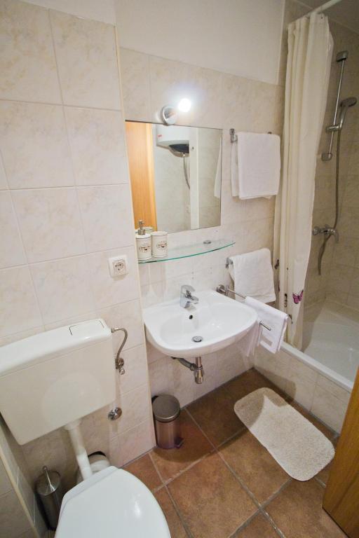 Jerry & Oli's Apartments - 9