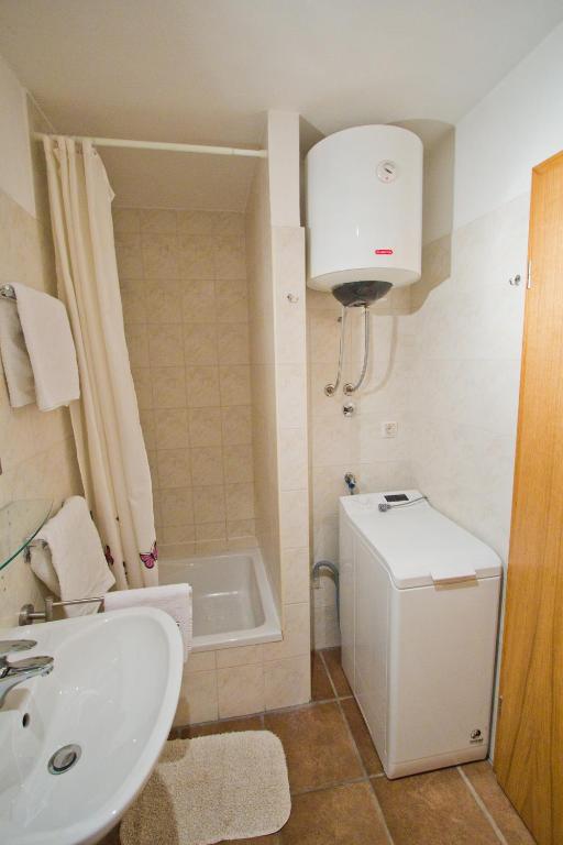 Jerry & Oli's Apartments - 11