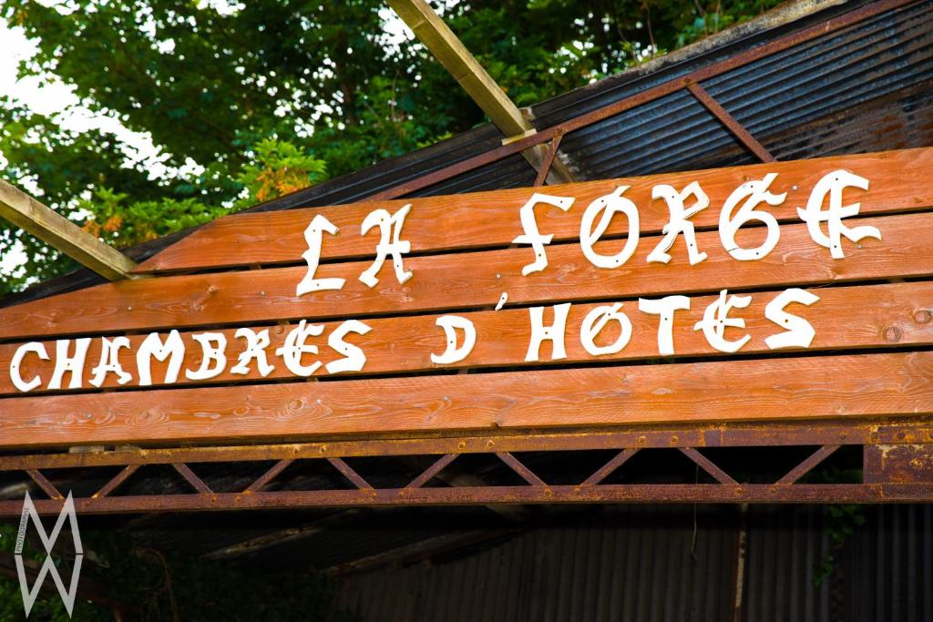 a sign on a building that says chicago chickens and hotels at La Forge in Guînes