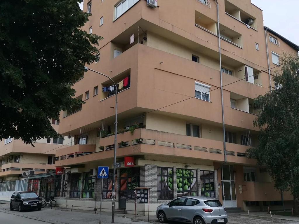 Το κτήριο όπου στεγάζεται  το διαμέρισμα