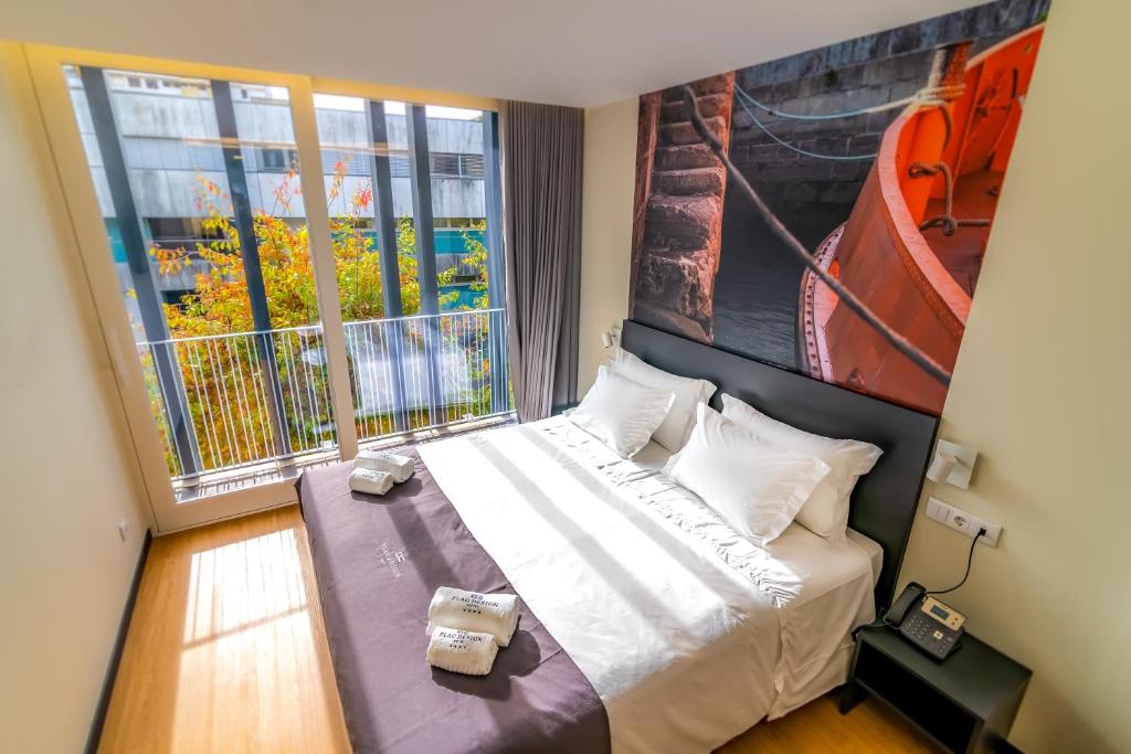 Postel nebo postele na pokoji v ubytování Flag Design Hotel