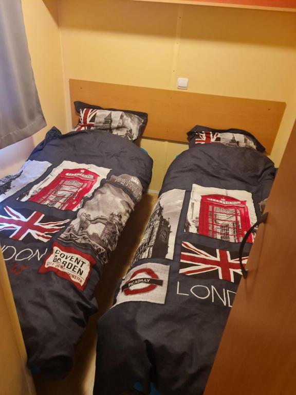 two beds sitting next to each other in a room at Camping de la mothe in Banassac