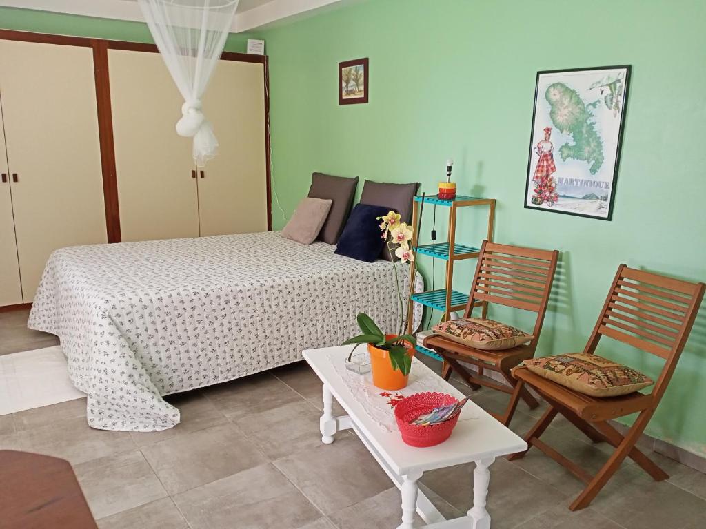 Postel nebo postele na pokoji v ubytování Paradis Caché - Confort Terrasse - Kybo Karaib Location - pkg - Mtgne