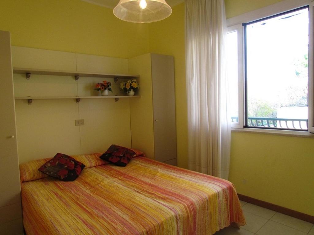 A bed or beds in a room at Spacious apartment on 2 floors - Beahost
