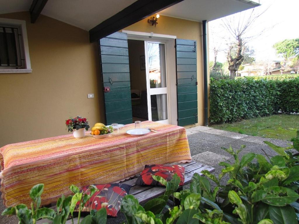 A garden outside Spacious apartment on 2 floors - Beahost