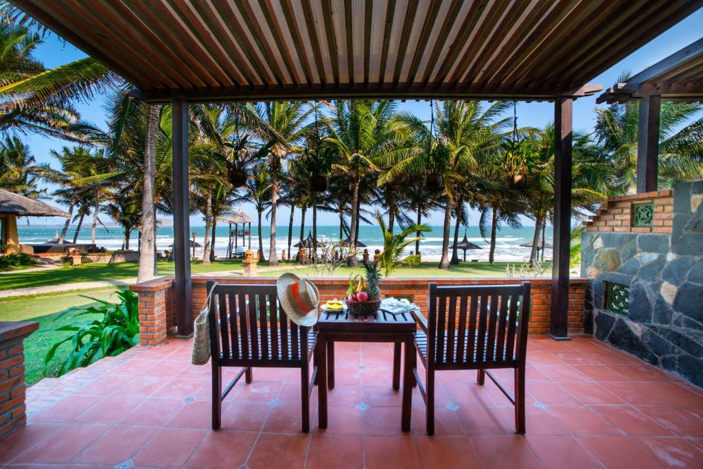 Bungalow Nhìn Ra Biển Có Sân Hiên