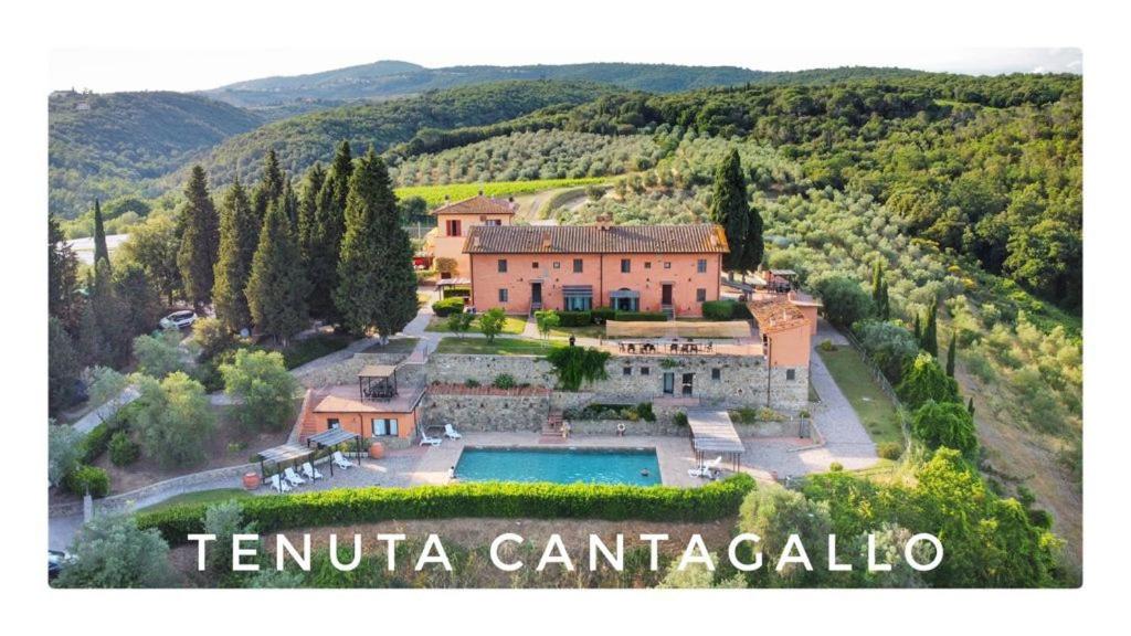 an aerial view of a house with a swimming pool at Agriturismo Tenuta Cantagallo in Montelupo Fiorentino