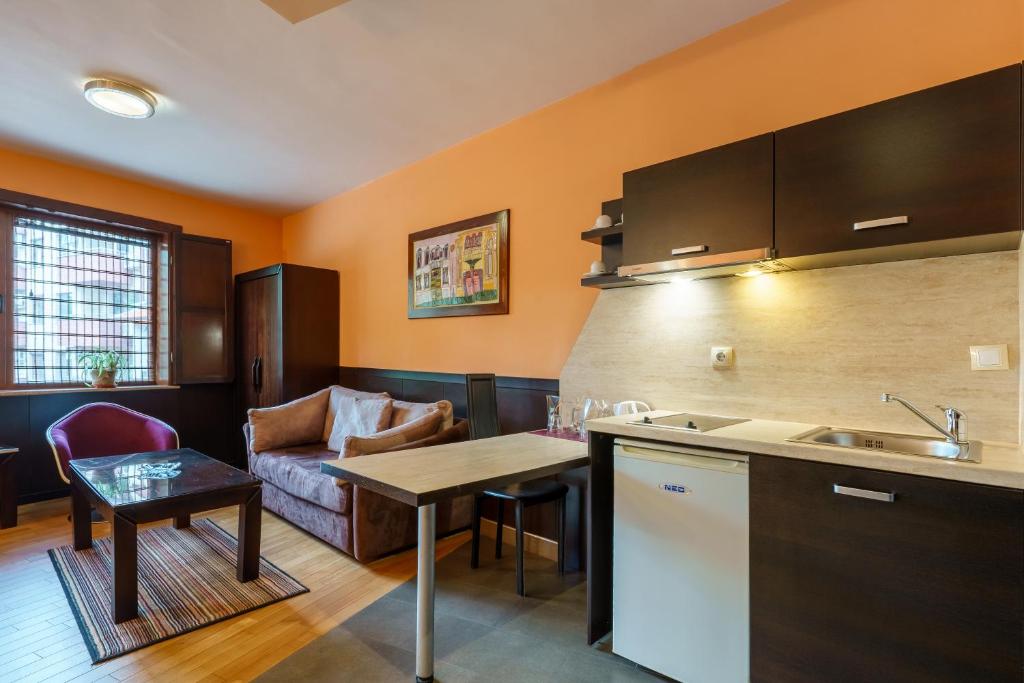 Kuchyň nebo kuchyňský kout v ubytování Hotel Ego - Free Parking - Top Central Location