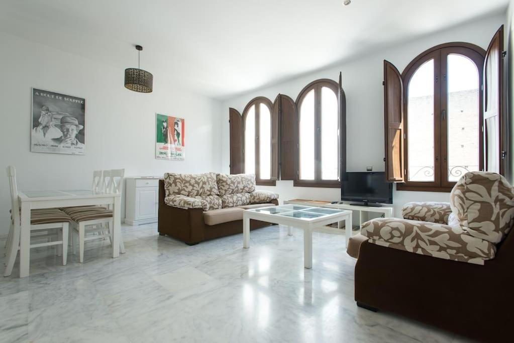 Bustos Tavera, Seville – Updated 2022 Prices
