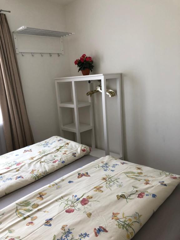 Postel nebo postele na pokoji v ubytování Ferienwohnung Rapperswil