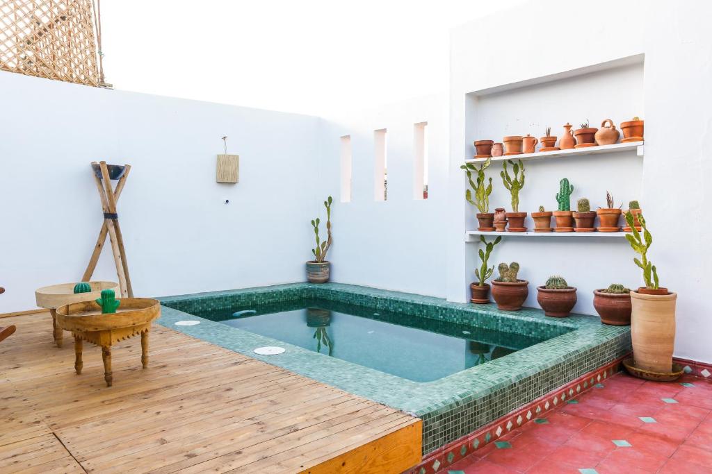 Swimmingpoolen hos eller tæt på Riad Dada Mouss & Suites