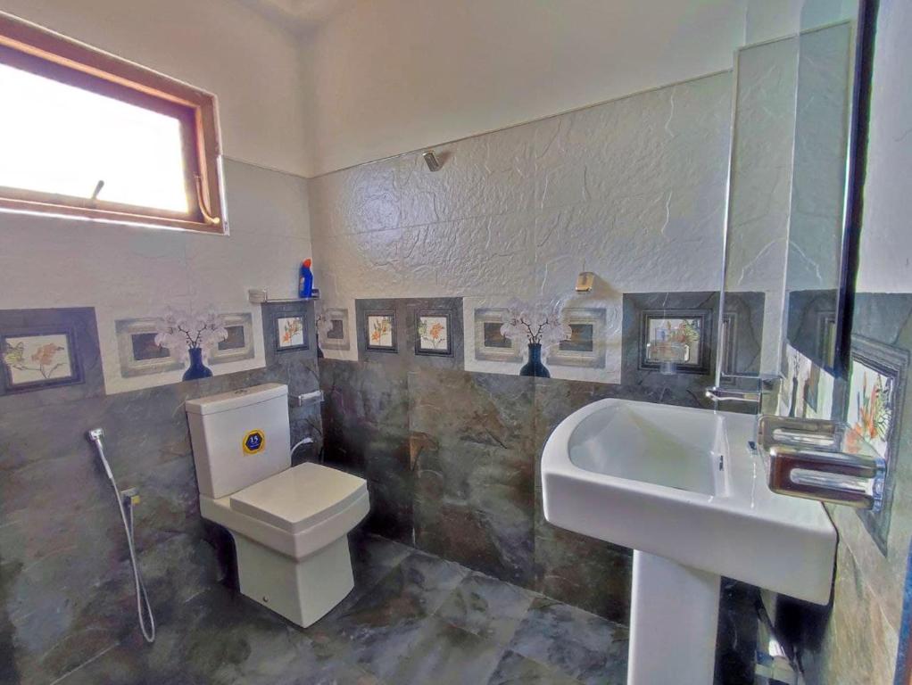 Elegant Holiday Home - Family Room With Private Bathroom
