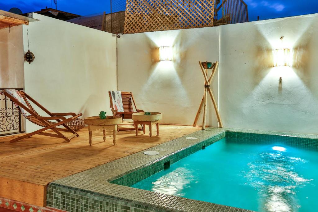 Bazén v ubytování Riad Dada Mouss & Suites nebo v jeho okolí
