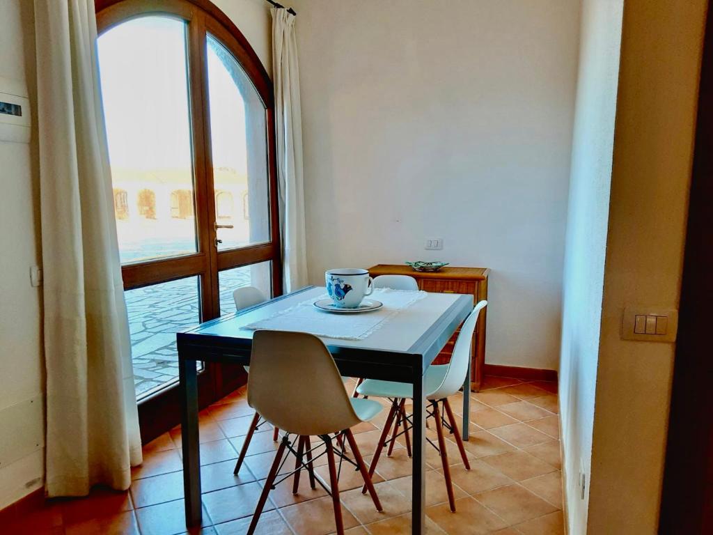Fotografia z galérie ubytovania Accogliente appartamento con vista mare v destinácii Buoncammino