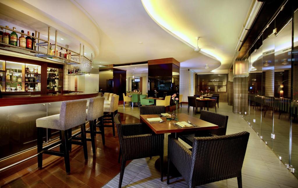 Lounge nebo bar v ubytování Menara Peninsula Hotel