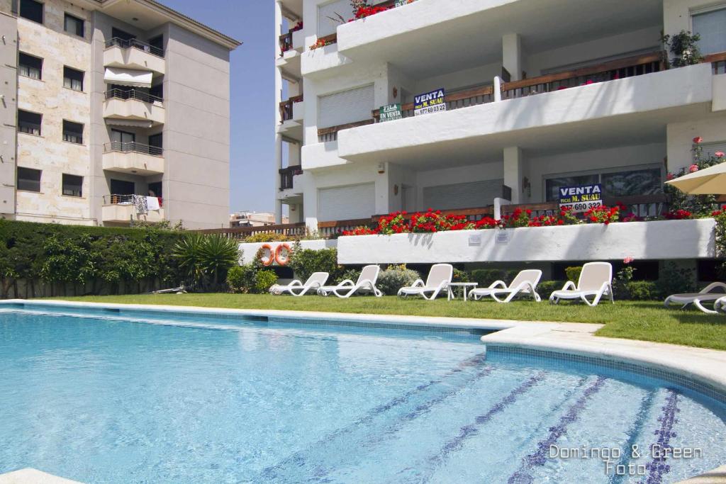 Bazén v ubytovaní MARICEL Apartment En la playa alebo v jeho blízkosti