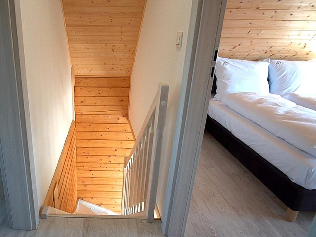 Postel nebo postele na pokoji v ubytování Biale Domki Paula Rewal - Domki z klimatyzacja, w obiekcie Jacuzzi i darmowe Wifi!