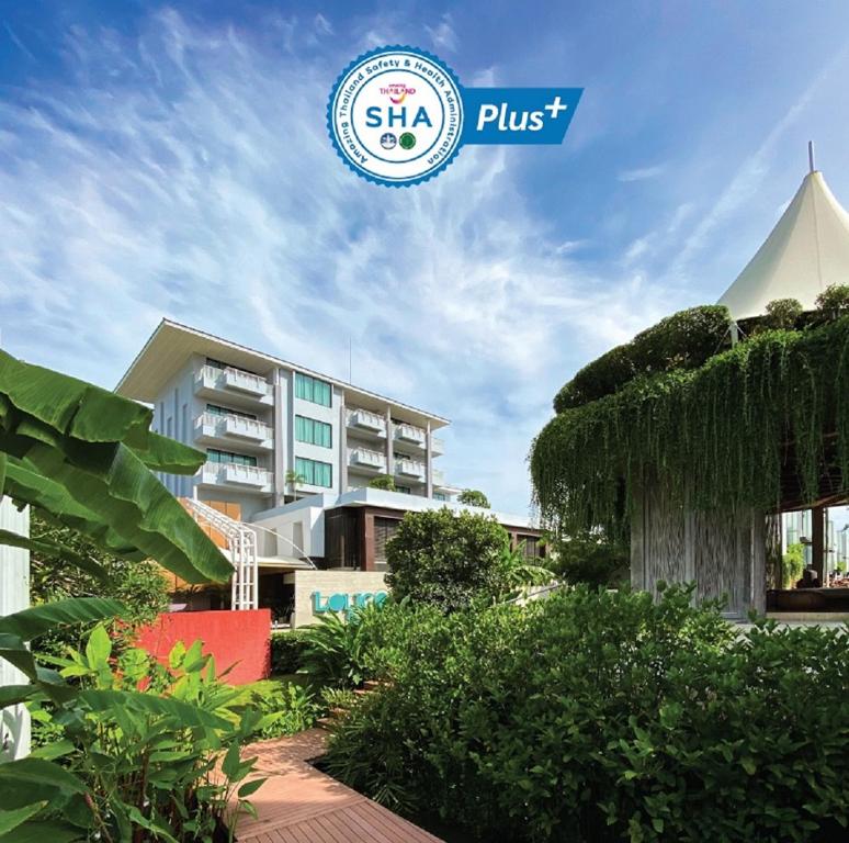 een bord voor de site van een gebouw bij Loligo Resort Hua Hin in Hua Hin