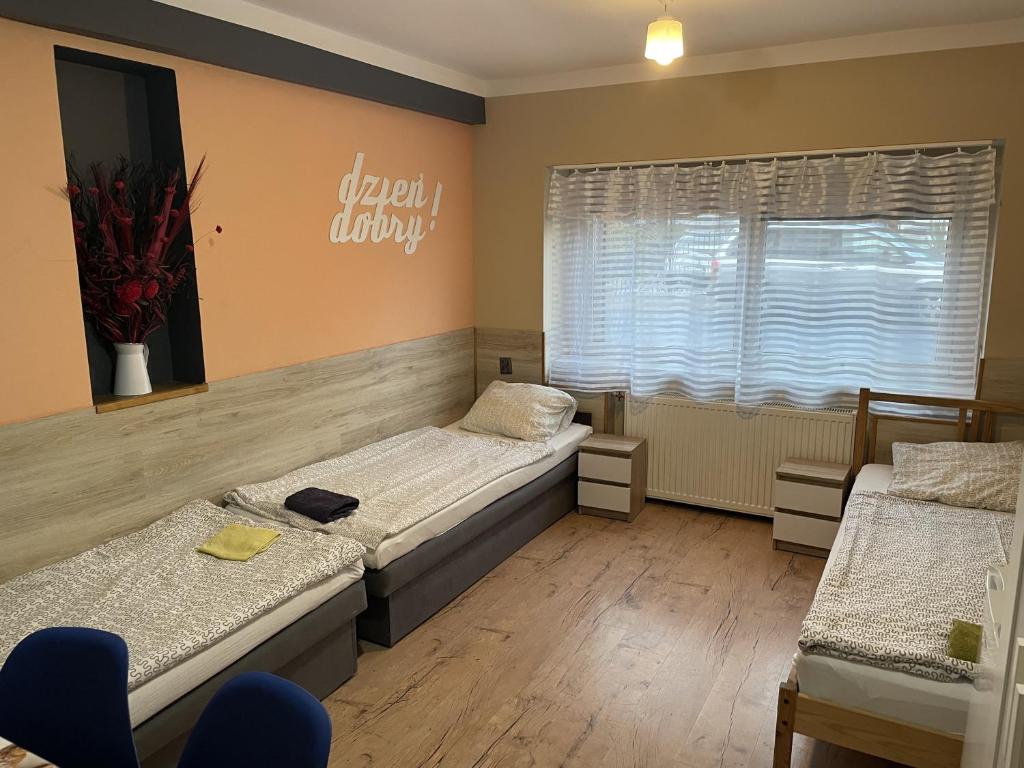 Eldom-Noclegi Pracownicze Daleka 12 - Chambre Triple Avec Salle De Bains Privative