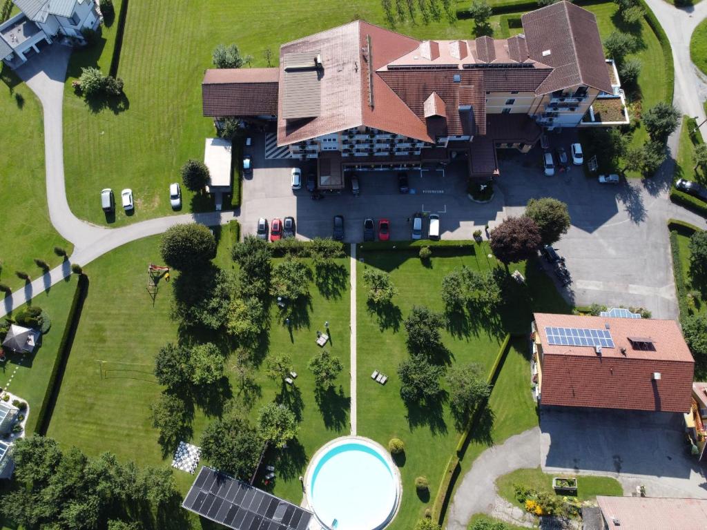 an overhead view of a house with a yard at Hotel Pachernighof in Velden am Wörthersee