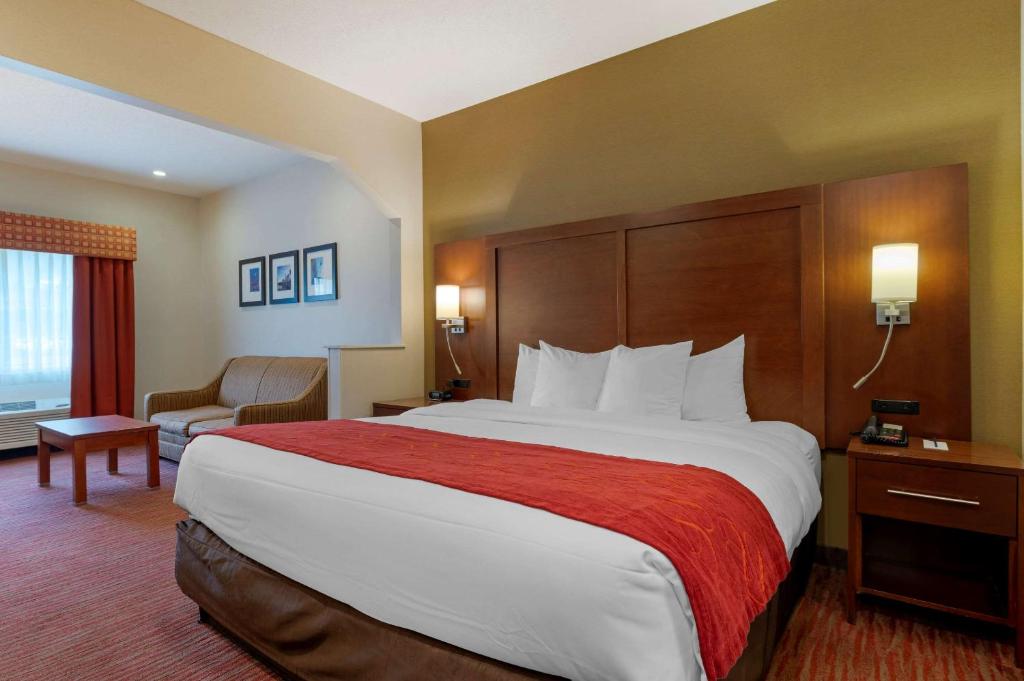Comfort Suites Columbus Expo Center photo