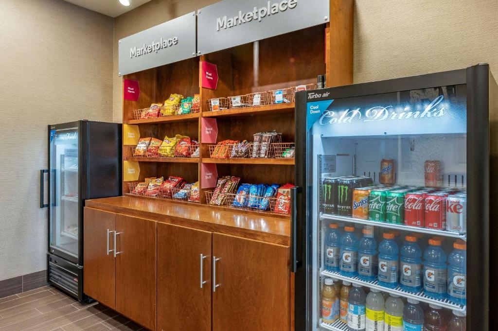 Comfort Suites Columbus Airport photo
