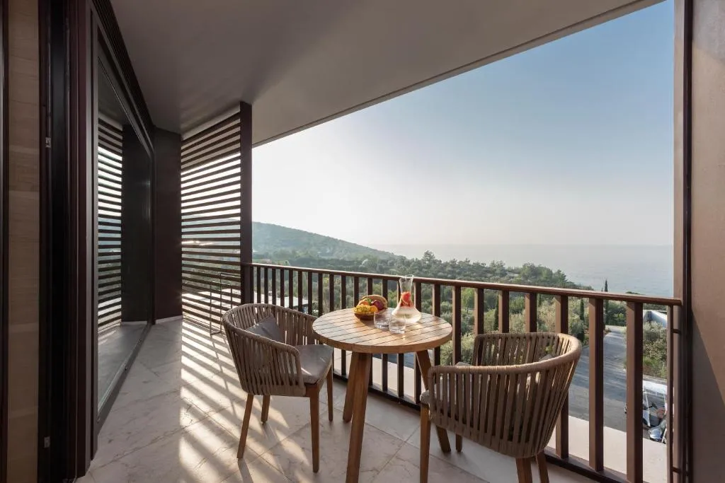 Deluxe King Sea View