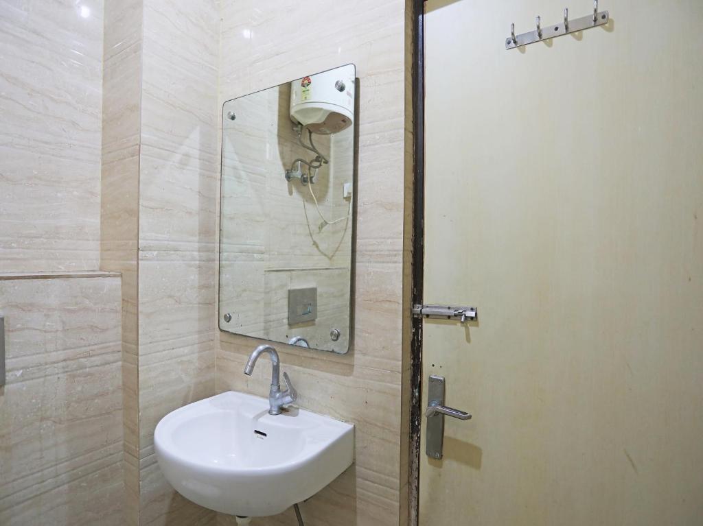 Koupelna v ubytování Hotel Tashkent Palace - Near New Delhi Railway Station