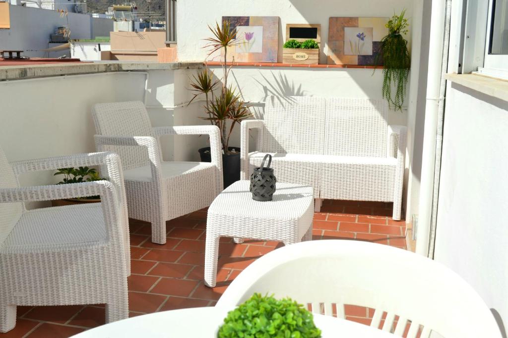 Posezení v ubytování Atico en el corazón de Santa Cruz/ Cozy Penthouse