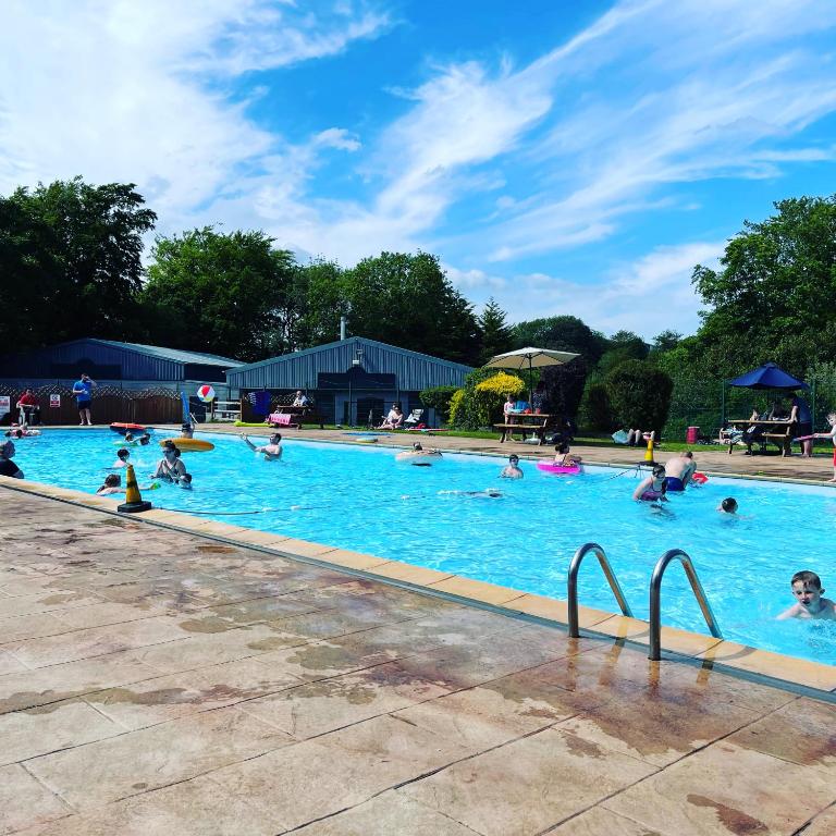 Bazén v ubytování Chalet 208 In Glan Gwna Caernarfon nebo v jeho okolí