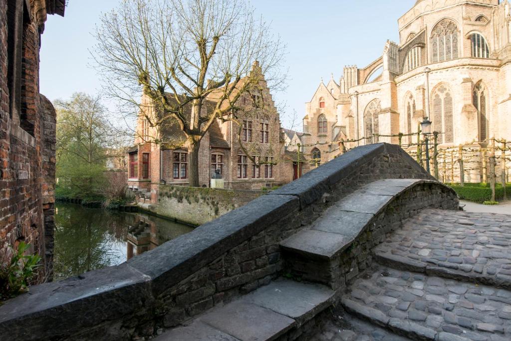 The Queen's Twelve by Romy&Travis - Resim 9