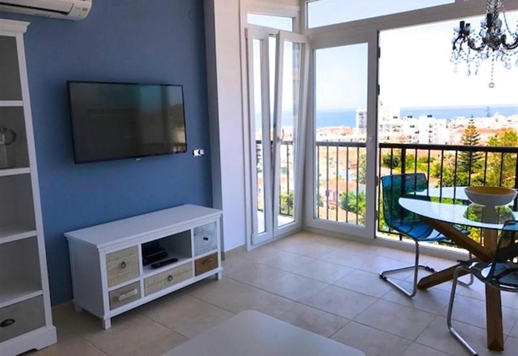 Televízia a/alebo spoločenská miestnosť v ubytovaní Wonderful Apartment Capri