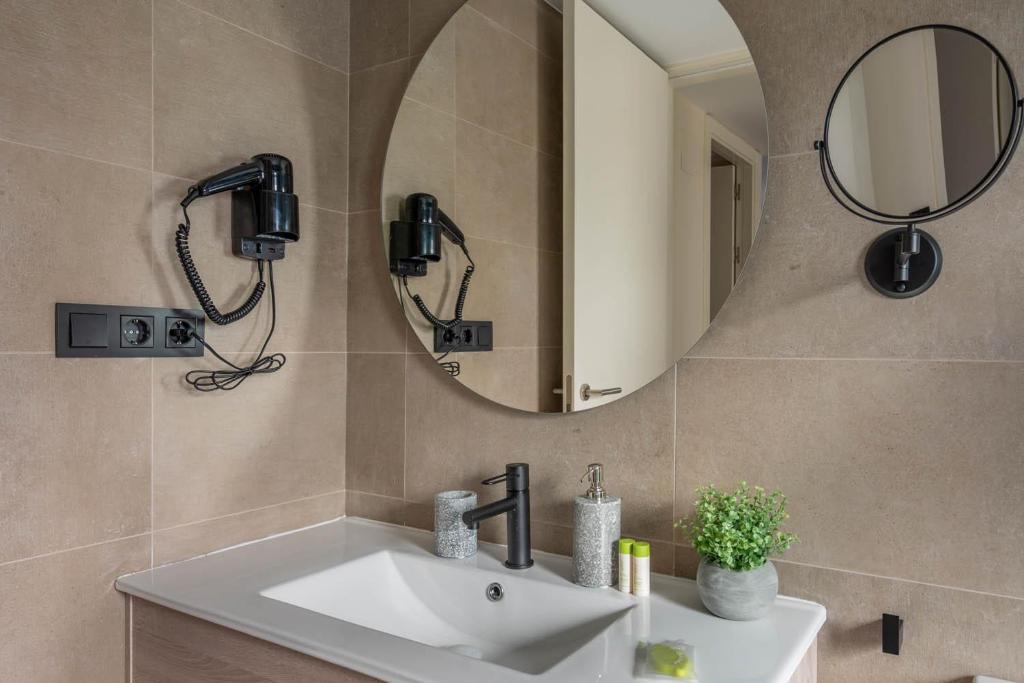 Home Art Apartments Soho - 7