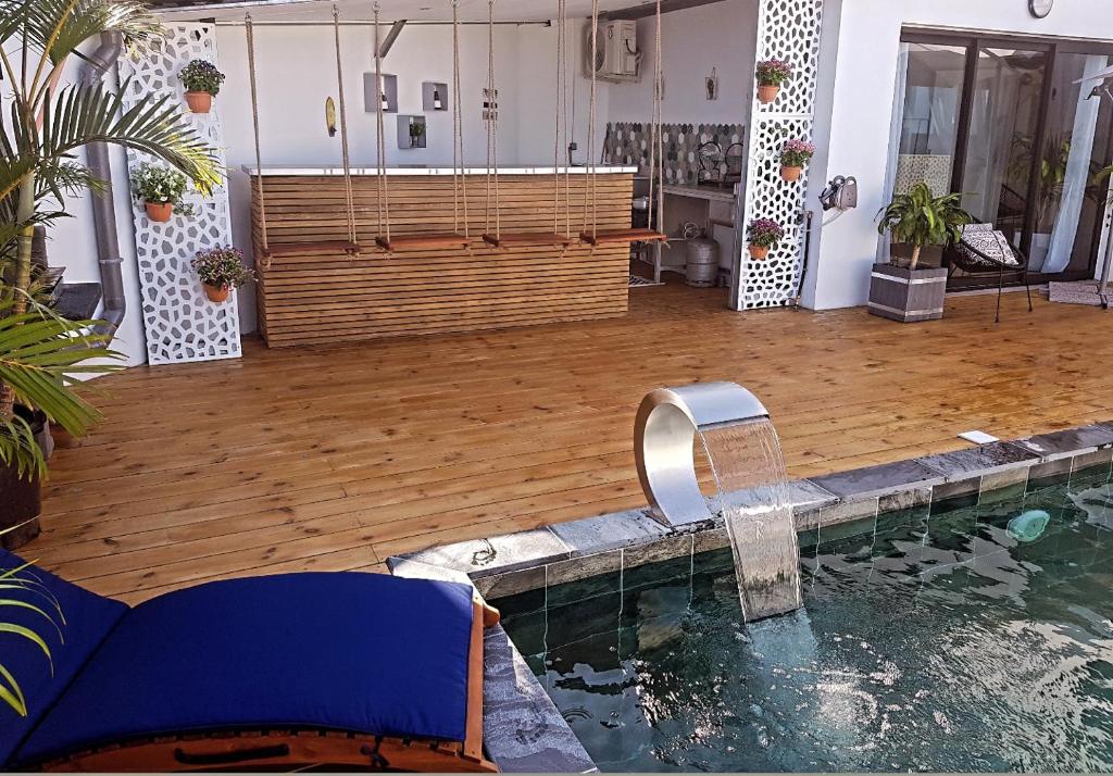 Bazén v ubytování Lilie location manapany 4 étoiles nebo v jeho okolí