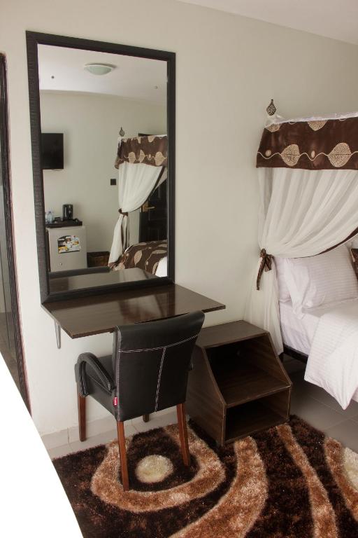 Postel nebo postele na pokoji v ubytování Hadassah Hotel